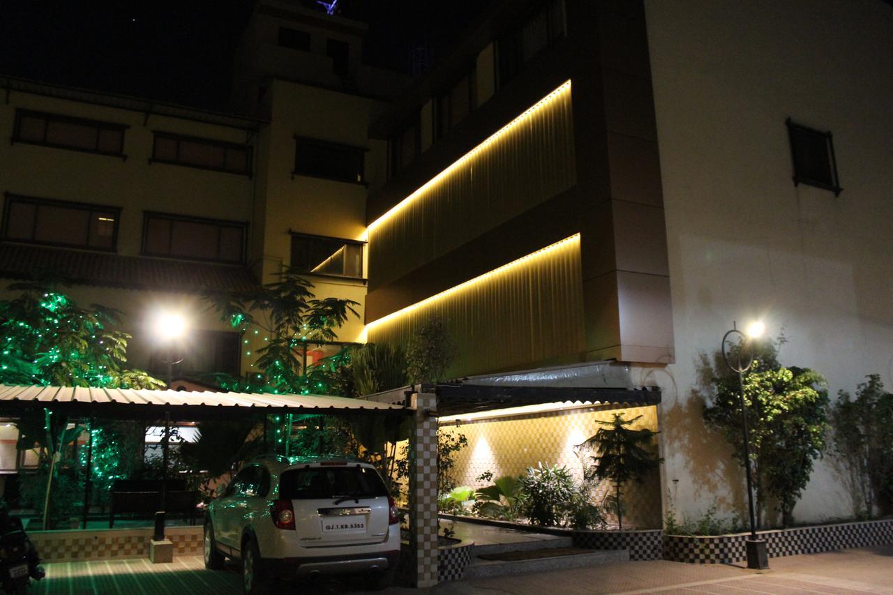 Hotel Orange Inn Sarkhej エクステリア 写真