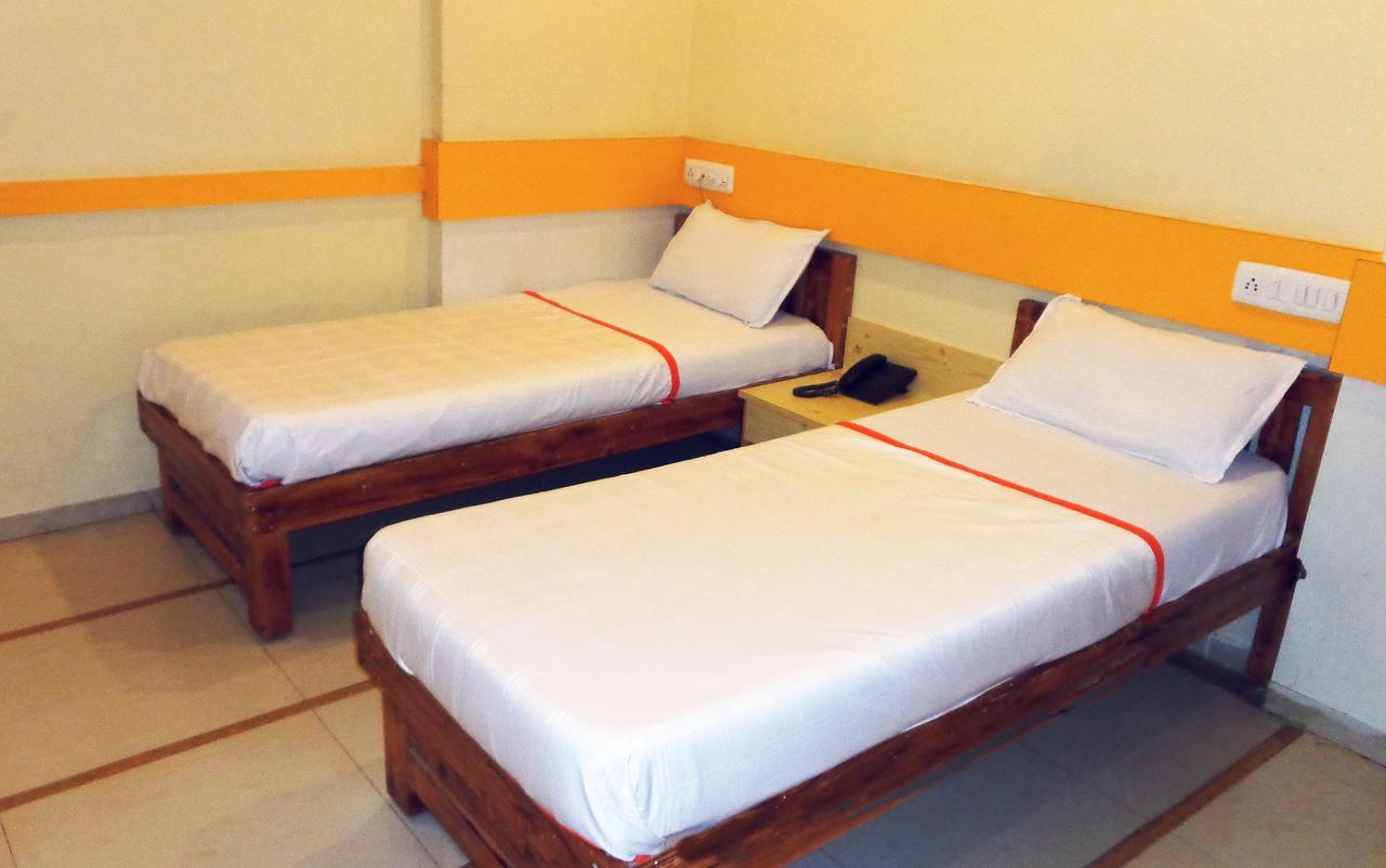 Hotel Orange Inn Sarkhej エクステリア 写真